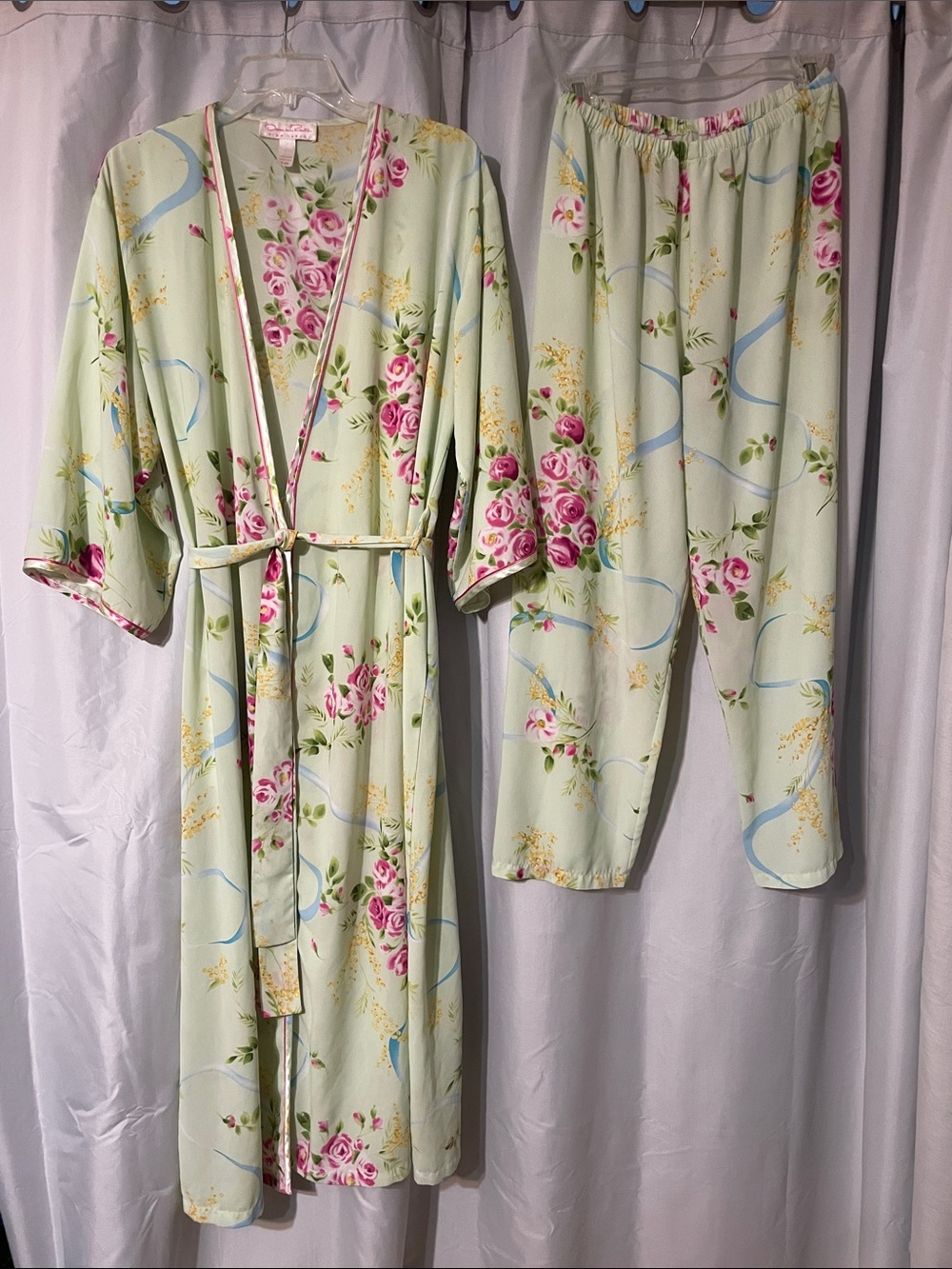 Oscar Dela Renta Floral Mint Girls' Pajama Set with Robe - Soft Pink Rose Print